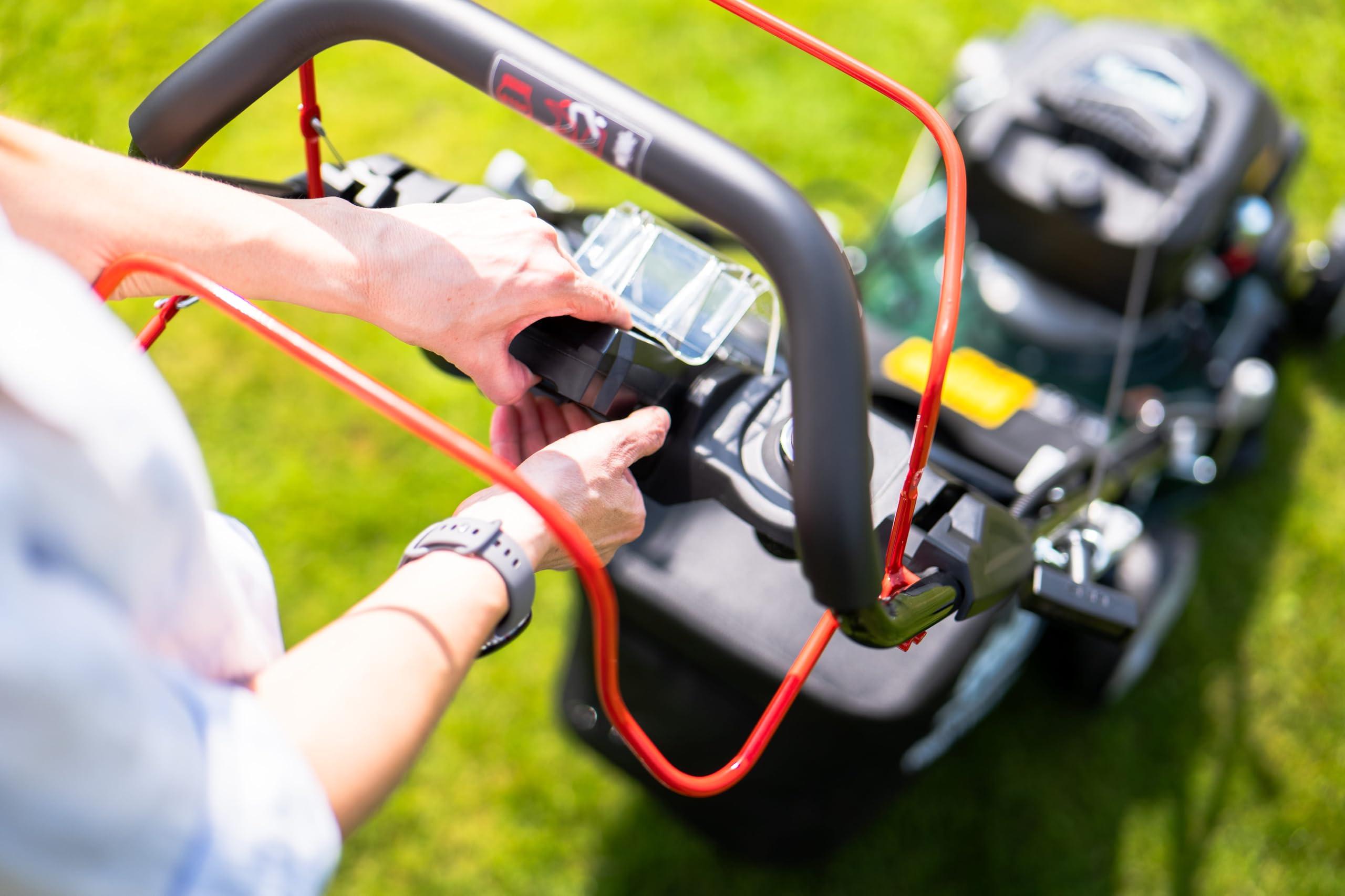 Webb WER460SP 18"/46cm Self-Propelled Rotary Petrol Lawn Mower, 141cc, 7 Cutting Heights, 55L Bag - 3 Year Guarantee (18")